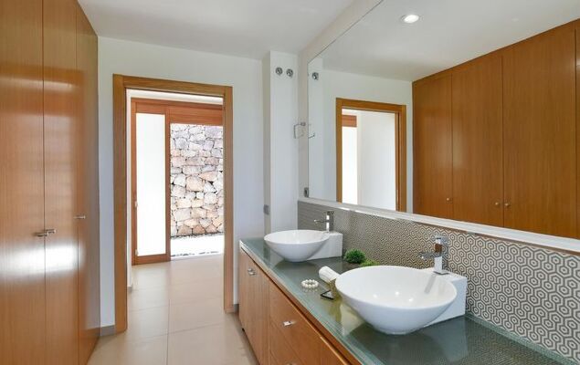 Los Dragos 13 - Photo 13